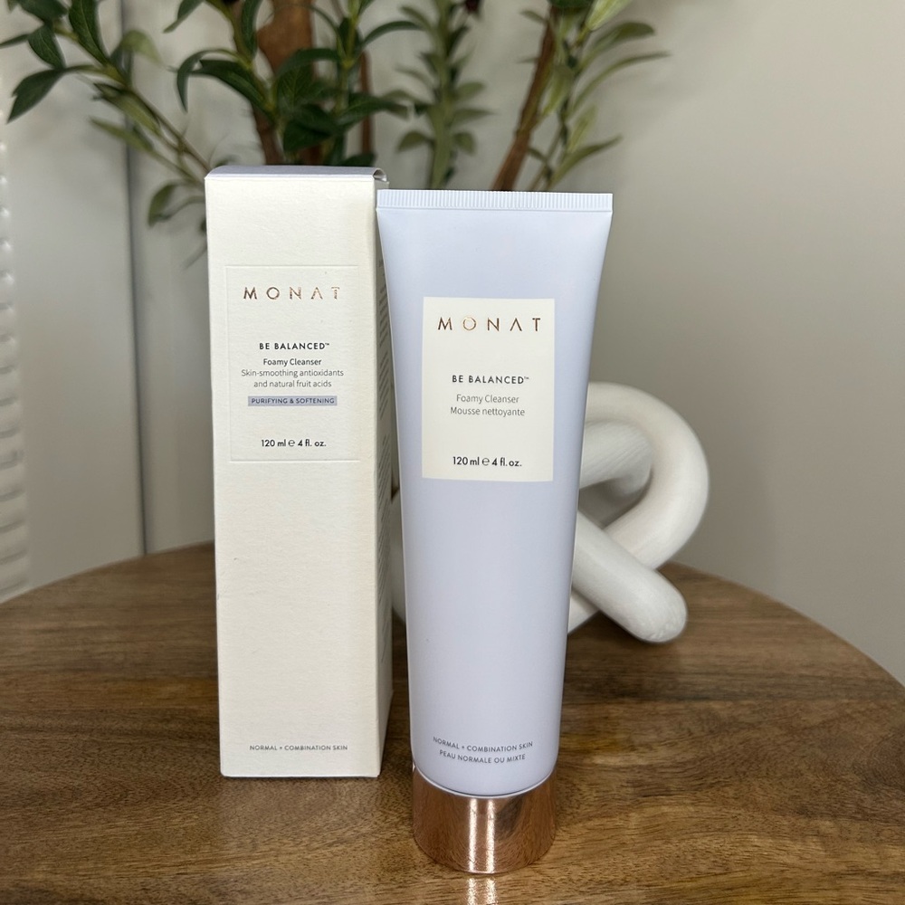 Monat Be Balanced Foamy Cleanser